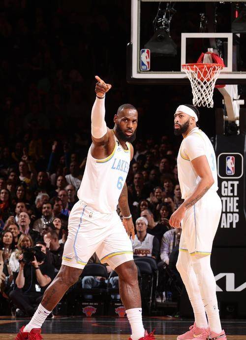 詹姆斯三双助湖人横扫勇士晋级西部决赛 詹姆斯三双助湖人横扫勇士晋级西部决赛