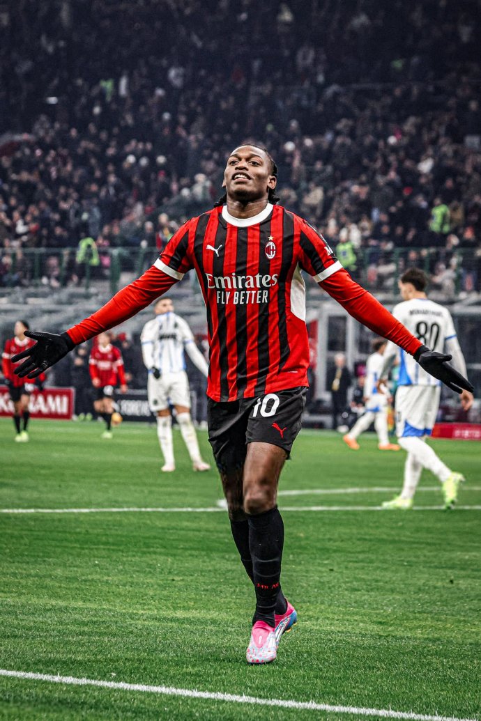 萨索洛遭遇两连败,被AC米兰净胜三球 萨索洛遭遇两连败,被AC米兰净胜三球