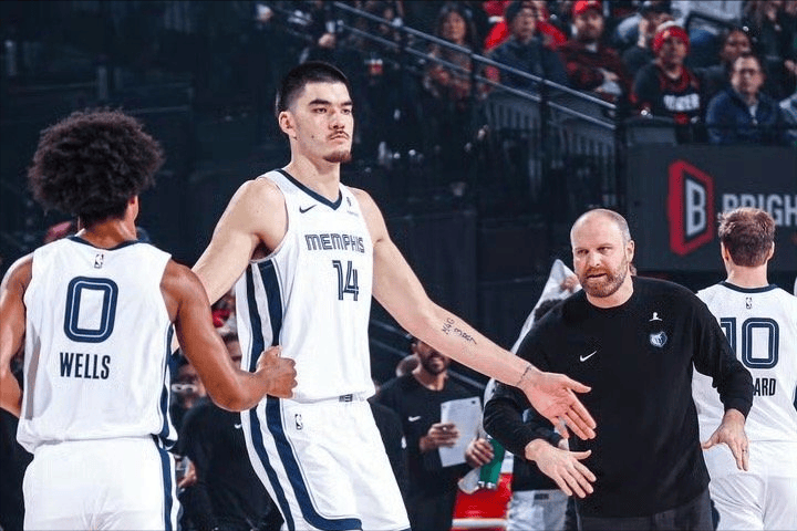 教练战术妙用,球队豪取宝贵三分 教练战术妙用,球队豪取宝贵三分