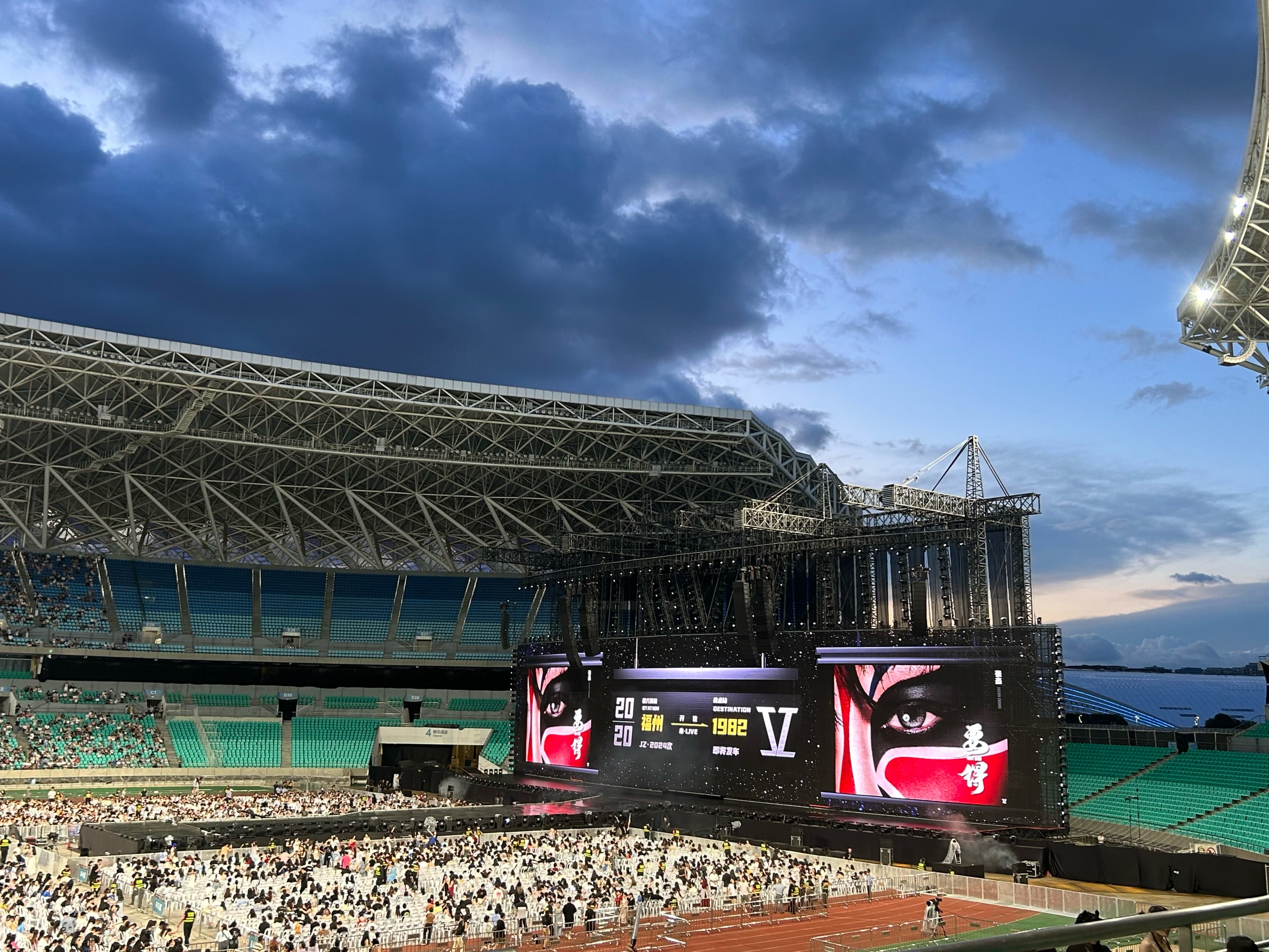 热力全开!欧预赛比拼场面美不胜收 热力全开!欧预赛比拼场面美不胜收