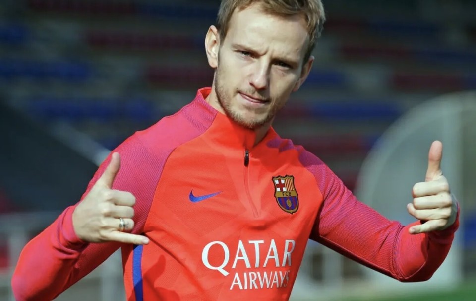 巴萨中场拉基蒂奇持球过人,展现个人技术 巴萨中场拉基蒂奇持球过人,展现个人技术