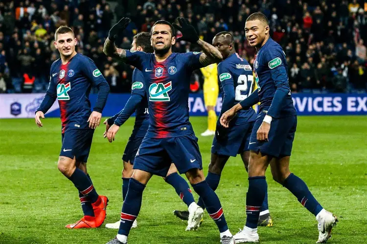 巴黎圣日耳曼轻松击败里尔,领跑榜首 巴黎圣日耳曼轻松击败里尔,领跑榜首