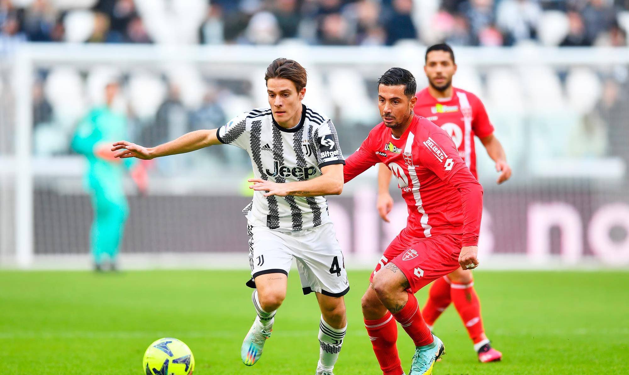 乌迪内斯爆冷取胜,赢得喝彩 乌迪内斯爆冷取胜,赢得喝彩