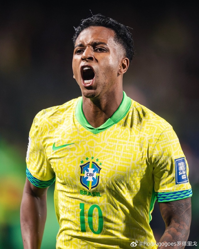 巴西女子足球队夺得厄瓜多尔邀请赛冠军 巴西女子足球队夺得厄瓜多尔邀请赛冠军