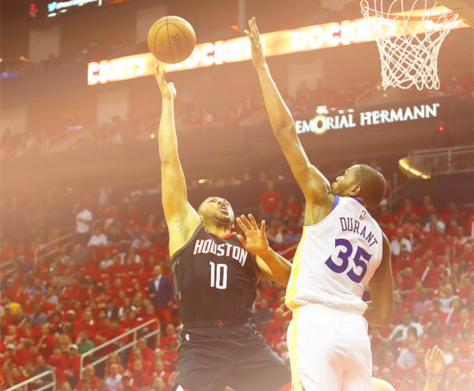 狂胜!法兰克福队一路领先压倒对手取胜 狂胜!法兰克福队一路领先压倒对手取胜