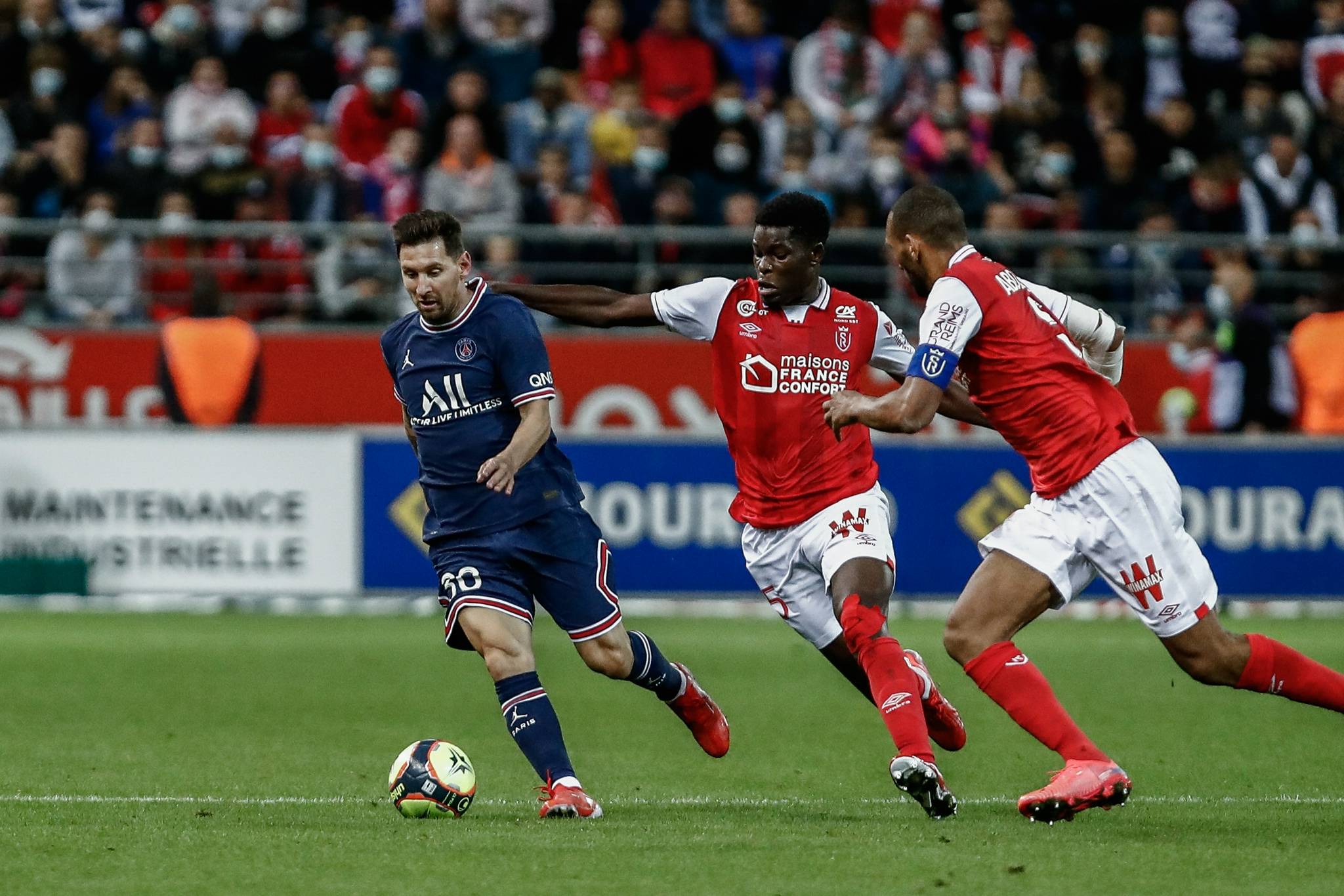 南特客场不敌里昂,法甲保级困境加深 南特客场不敌里昂,法甲保级困境加深