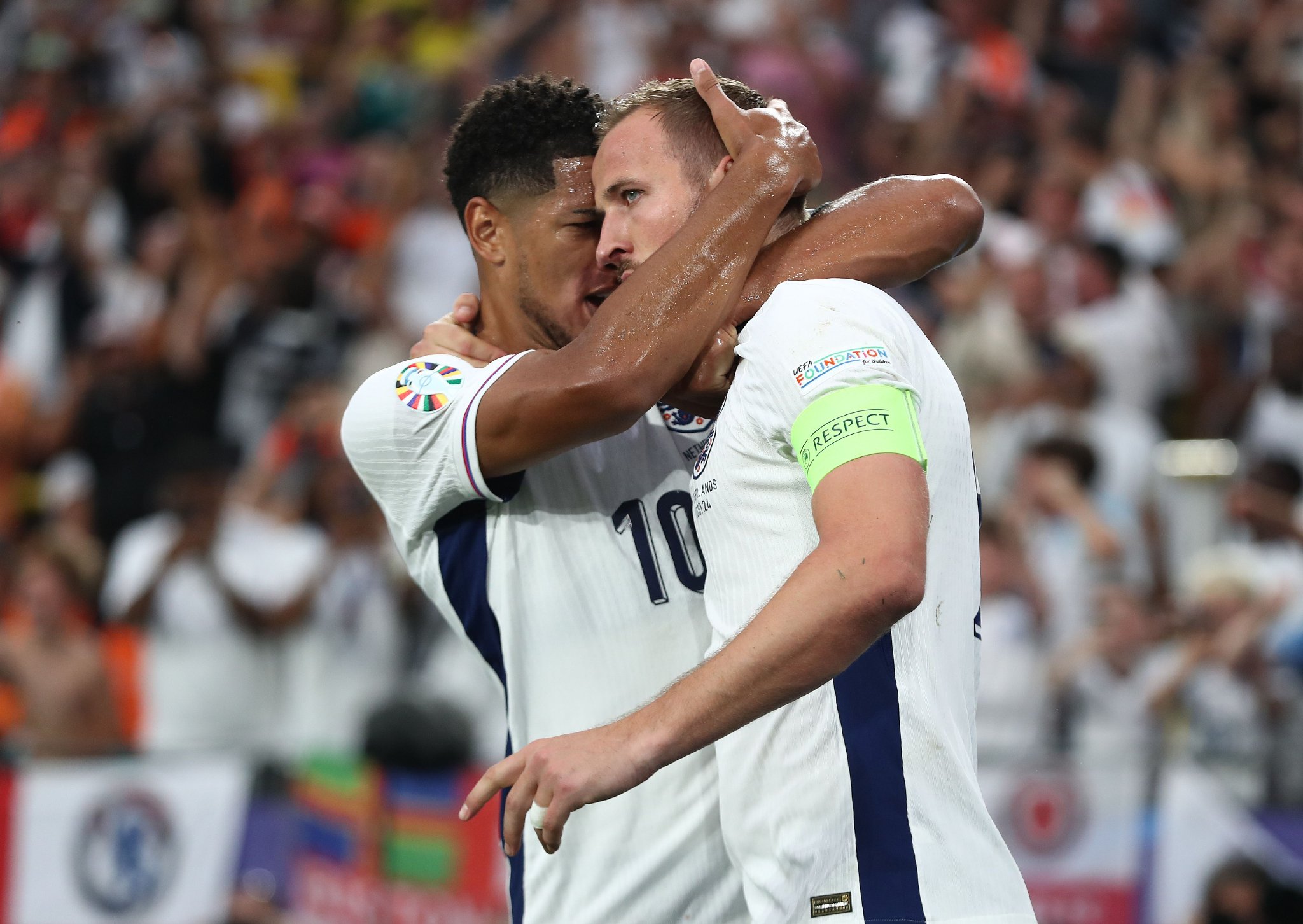 英格兰队勇夺小组第一,抢眼表现引关注 英格兰队勇夺小组第一,抢眼表现引关注