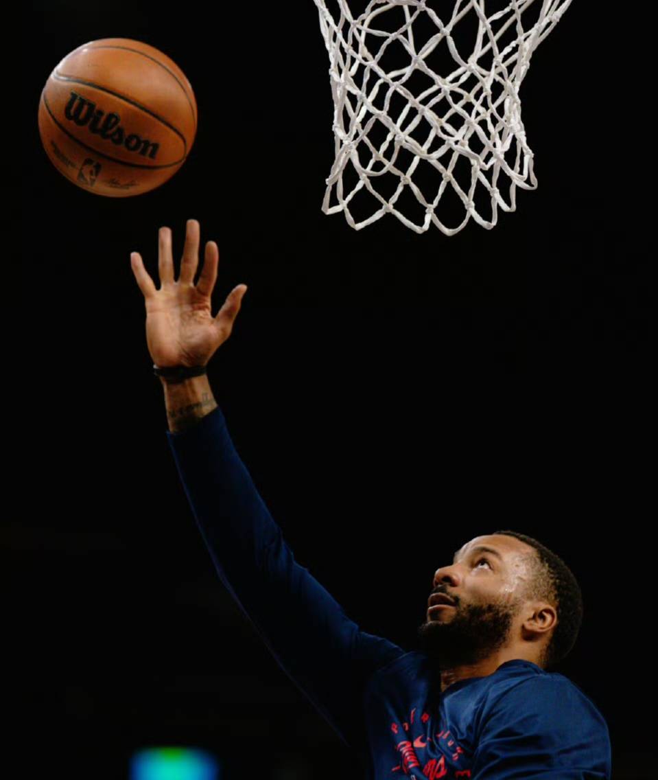 快船队球员在训练中表现出自信和决心,为新赛季做好准备 快船队球员在训练中表现出自信和决心,为新赛季做好准备