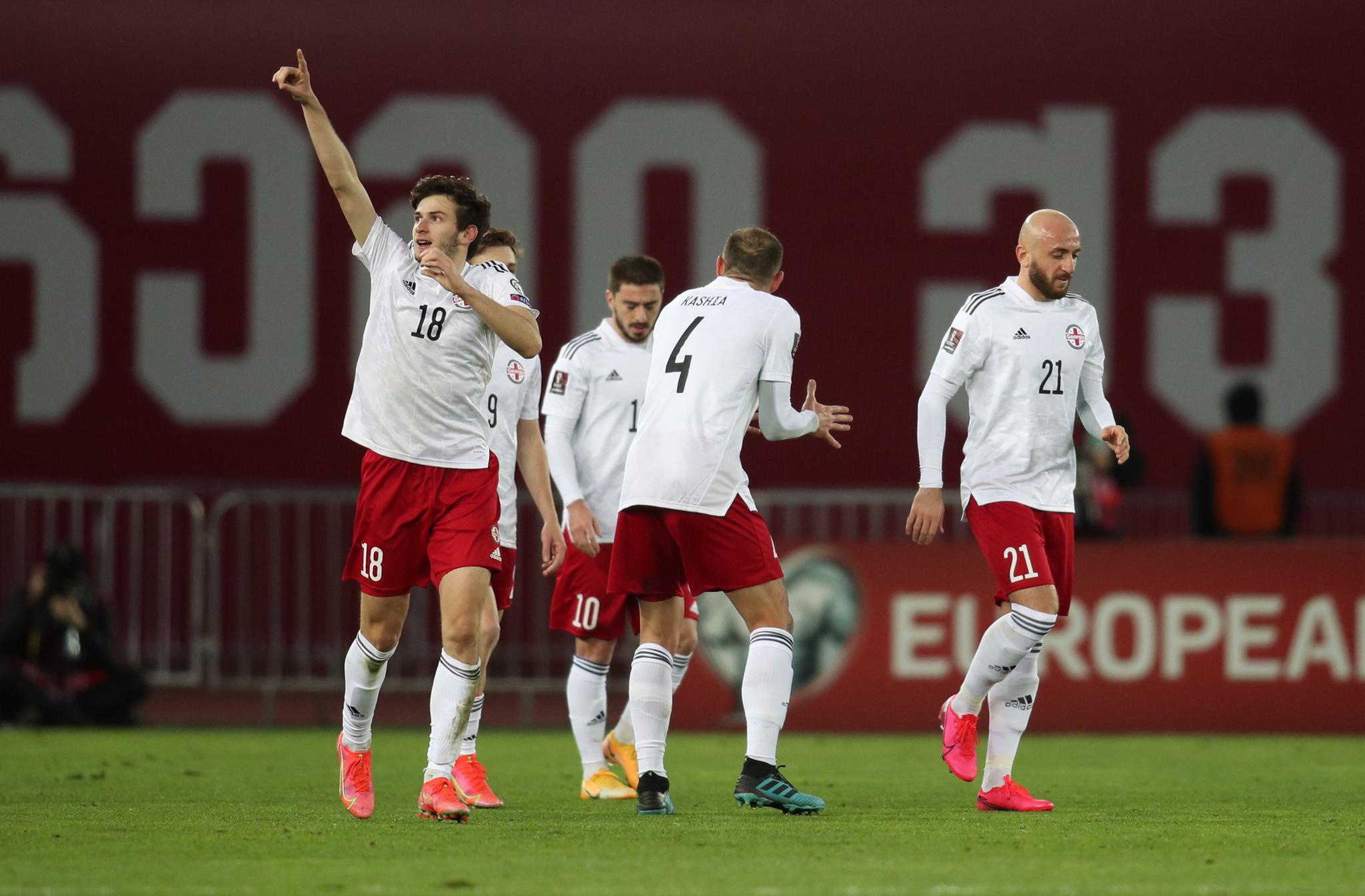 荷兰3-1胜格鲁吉亚,小组次席位置稳固 荷兰3-1胜格鲁吉亚,小组次席位置稳固