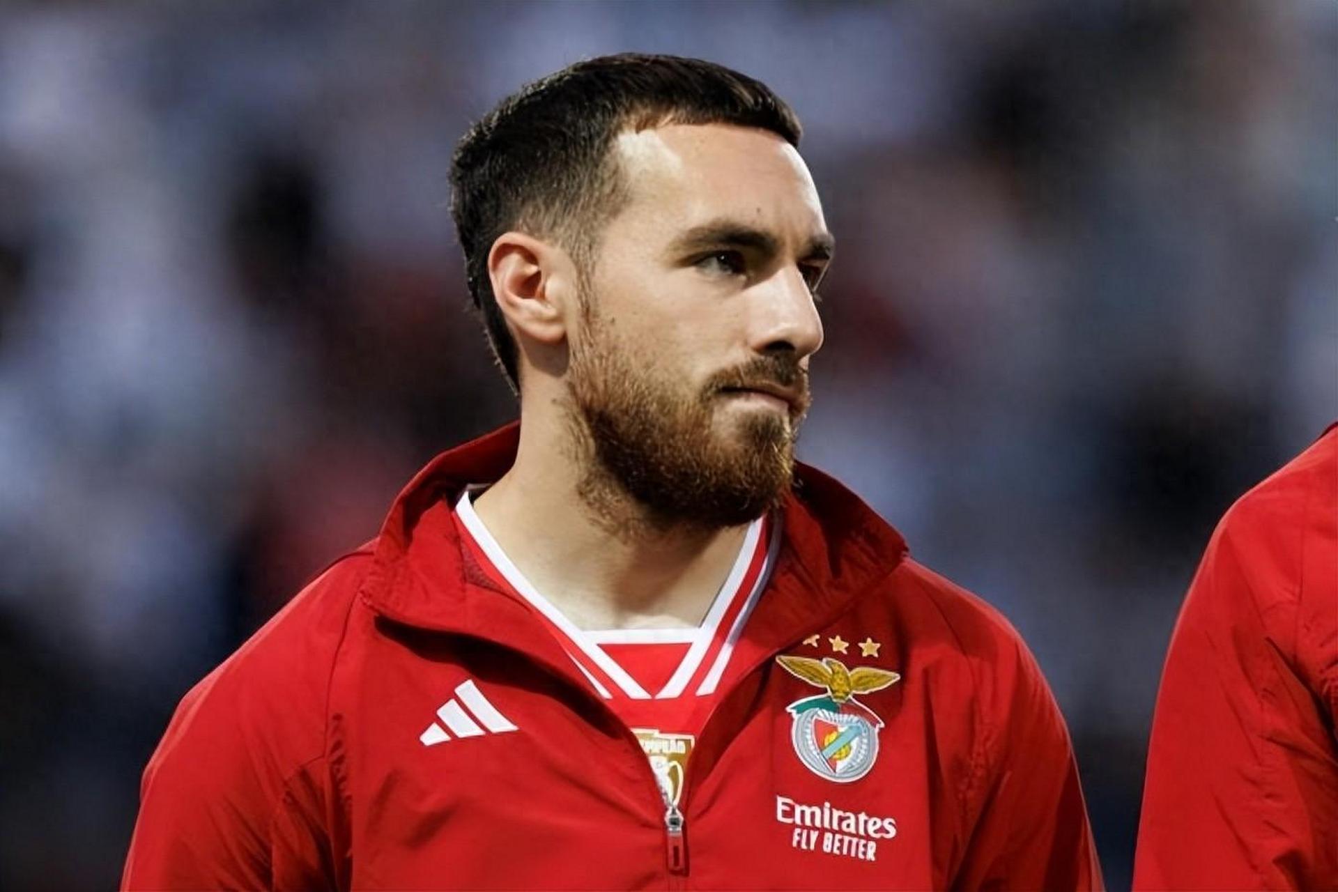 本菲卡球员闪耀蹈获关注,备受瞩目 本菲卡球员闪耀蹈获关注,备受瞩目