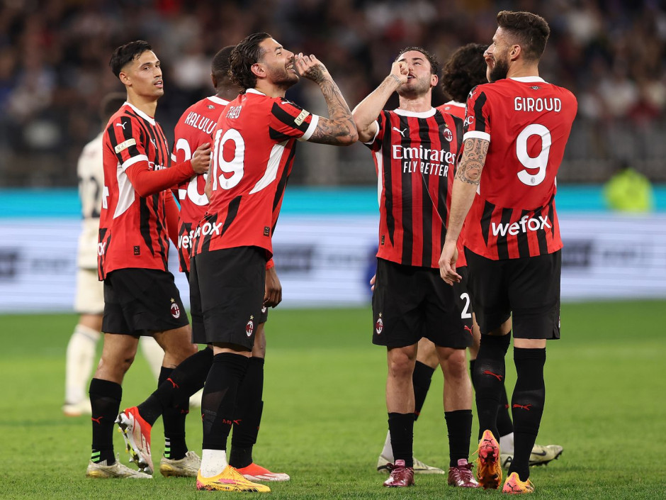 AC米兰大比分战胜强敌,登顶积分榜 AC米兰大比分战胜强敌,登顶积分榜