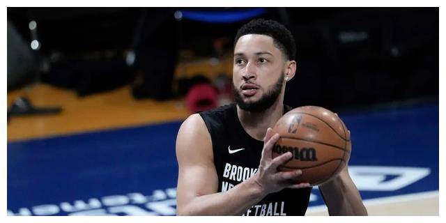 西蒙斯仍处于伤病恢复期,球队备战备战 西蒙斯仍处于伤病恢复期,球队备战备战