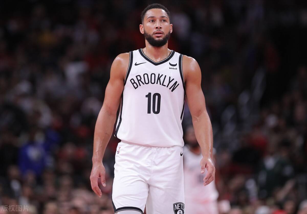 西蒙斯仍处于伤病恢复期,球队备战备战 西蒙斯仍处于伤病恢复期,球队备战备战