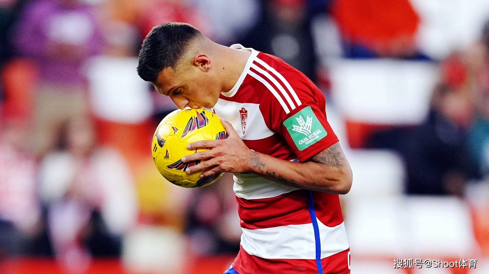 格兰纳达击败瓦伦西亚,取得重要胜利 格兰纳达击败瓦伦西亚,取得重要胜利