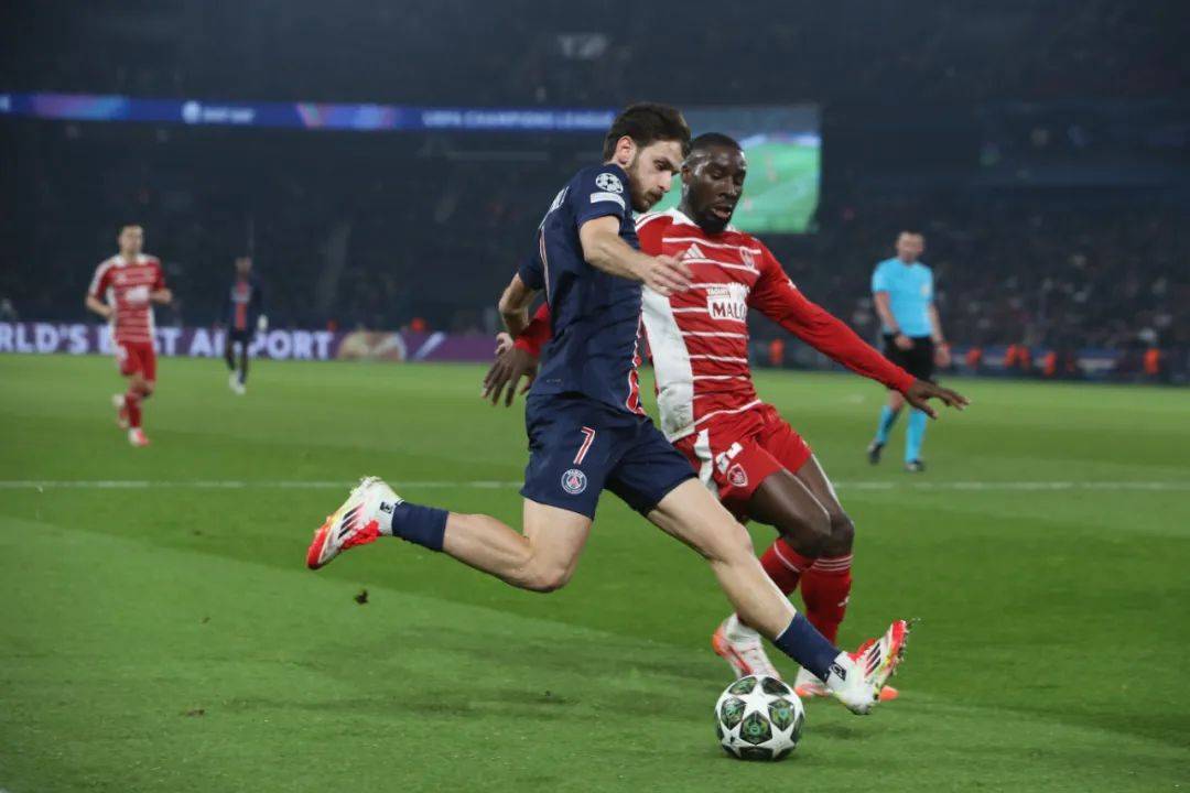 巴黎圣日耳曼轻松取胜,晋级16强 巴黎圣日耳曼轻松取胜,晋级16强