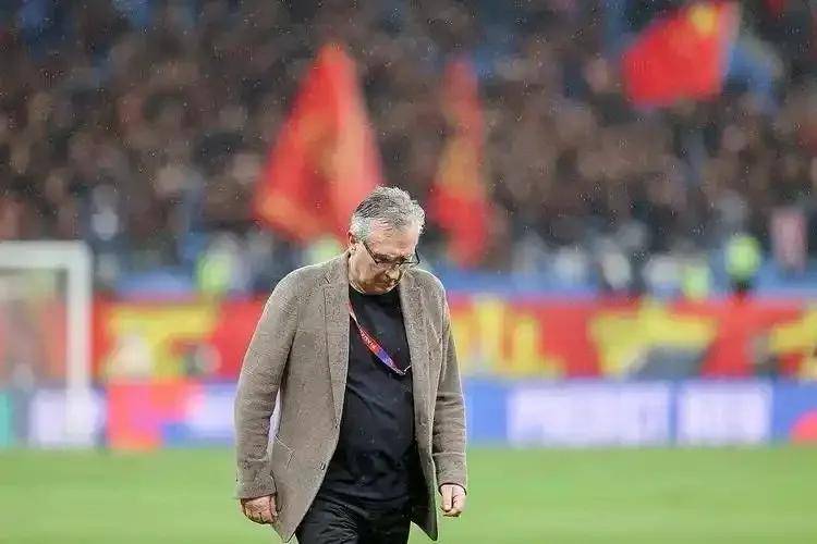 摩纳哥主教练被俱乐部解雇,换帅决定引发争议 摩纳哥主教练被俱乐部解雇,换帅决定引发争议