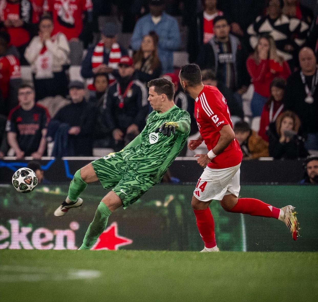 英国威廉希尔-巴萨门将神勇发挥，成为队伍定海神针